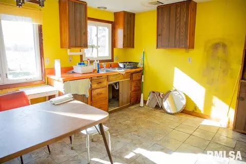 Kitchen - 7319 Malone Rd, Alma, IL 62807 photo 2 of 2