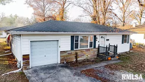 4 Hillside Dr, Mount Vernon, IL 62864