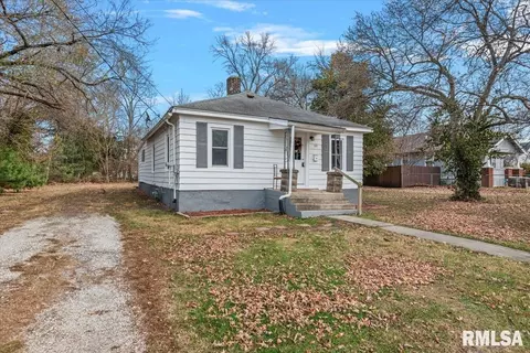 510 S Mauvaisterre St, Jacksonville, IL 62650