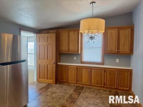 2625 Cherry St, Quincy, IL 62301 photo 3