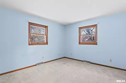Bedroom - 2108 Austin Dr, Springfield, IL 62704 photo 4 of 10