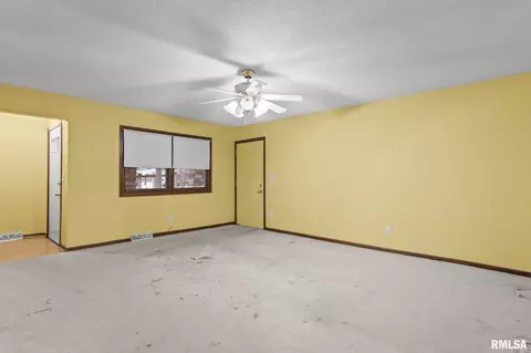 Living - 2108 Austin Dr, Springfield, IL 62704 photo 5 of 7