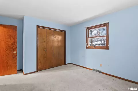 Bedroom - 2108 Austin Dr, Springfield, IL 62704 photo 5 of 10