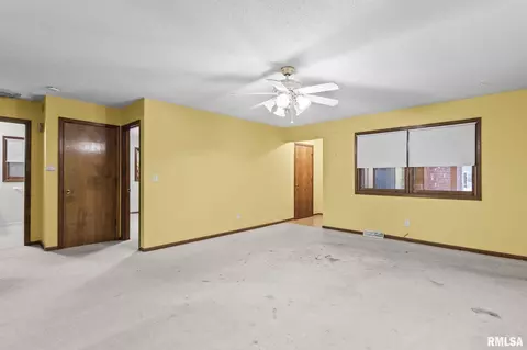 Living - 2108 Austin Dr, Springfield, IL 62704 photo 7 of 7