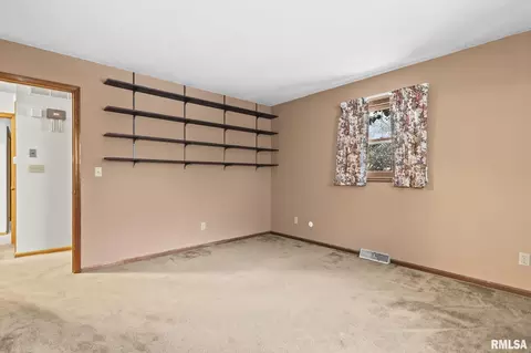 Bedroom - 2108 Austin Dr, Springfield, IL 62704 photo 3 of 10