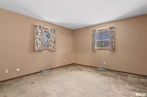 Bedroom - 2108 Austin Dr, Springfield, IL 62704 photo 1 of 10