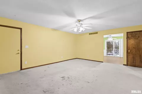 Living - 2108 Austin Dr, Springfield, IL 62704 photo 4 of 7