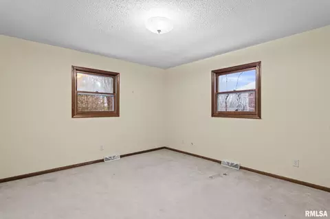 Bedroom - 2108 Austin Dr, Springfield, IL 62704 photo 6 of 10