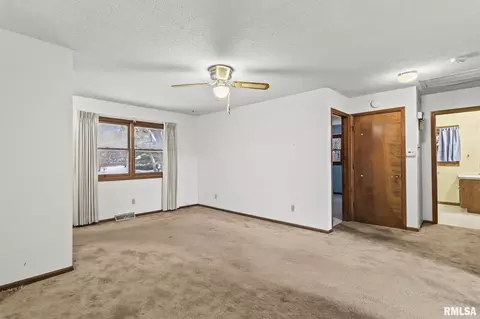 Living - 2108 Austin Dr, Springfield, IL 62704 photo 2 of 7