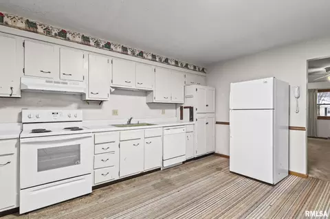 Kitchen - 2108 Austin Dr, Springfield, IL 62704 photo 1 of 6