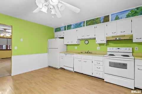 Kitchen - 2108 Austin Dr, Springfield, IL 62704 photo 4 of 6