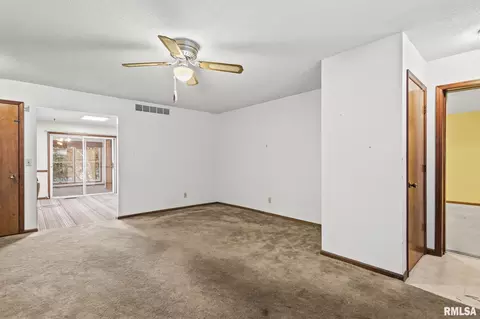 Living - 2108 Austin Dr, Springfield, IL 62704 photo 3 of 7