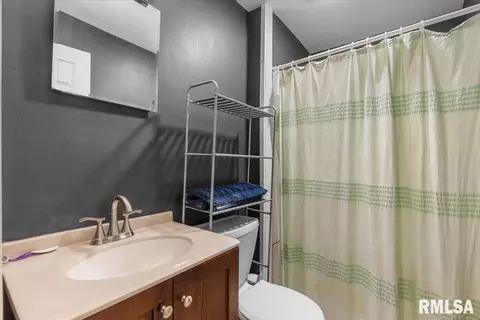 Bath - 524 W Vine St, Springfield, IL 62704 photo 2 of 2