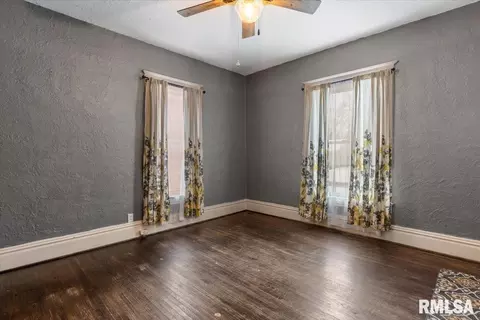 Bedroom - 524 W Vine St, Springfield, IL 62704 photo 1 of 4