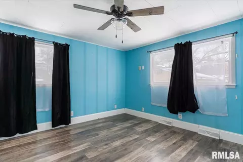 Bedroom - 524 W Vine St, Springfield, IL 62704 photo 2 of 4