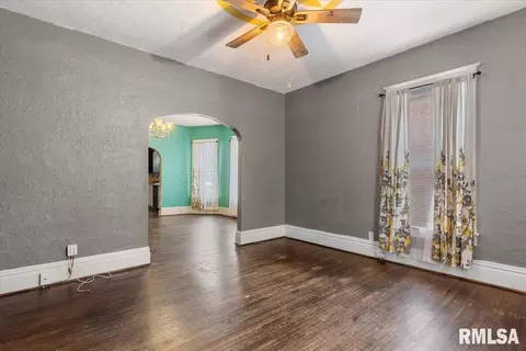 Living - 524 W Vine St, Springfield, IL 62704 photo 1 of 4