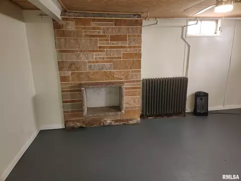 Living - 1705 Reed Ave, Springfield, IL 62704 photo 2 of 2