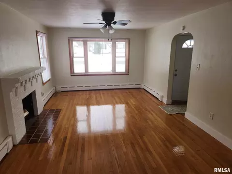 Living - 1705 Reed Ave, Springfield, IL 62704 photo 1 of 2
