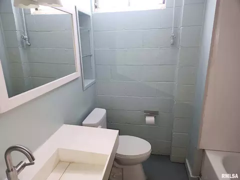 Bath - 1705 Reed Ave, Springfield, IL 62704 photo 2 of 2