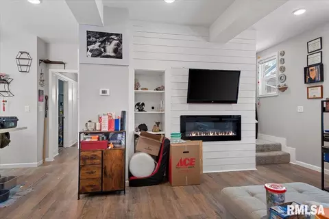 Entry Way - 908 N Walnut St, Springfield, IL 62702 photo 5 of 5