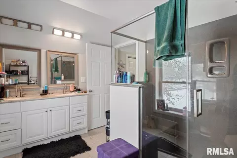Bath - 908 N Walnut St, Springfield, IL 62702 photo 3 of 3