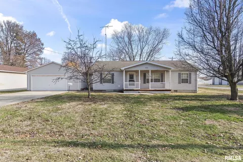 420 S 7th St, Girard, IL 62640