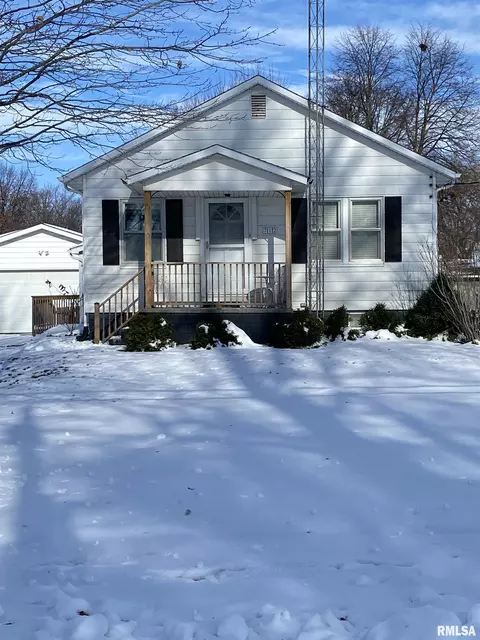 712 E Birch St, New Berlin, IL 62670