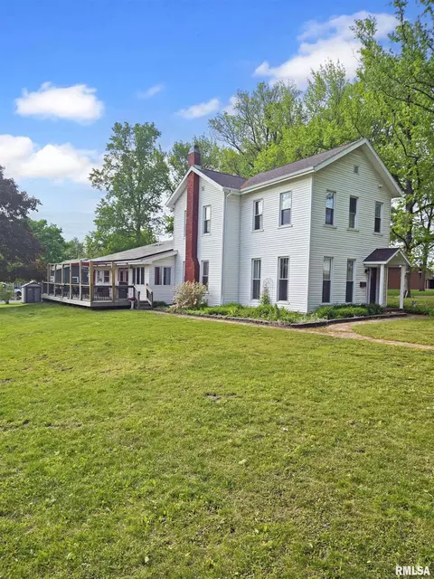 307 NW Cross St, Mount Sterling, IL 62353