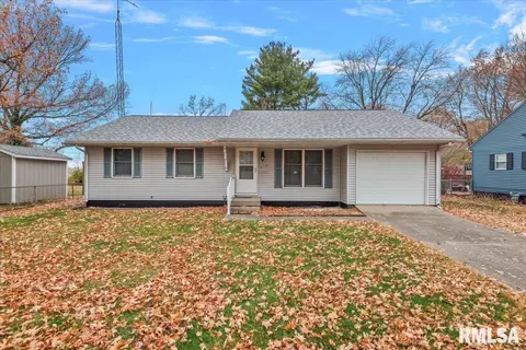 5 Churchill Dr, Chatham, IL 62629