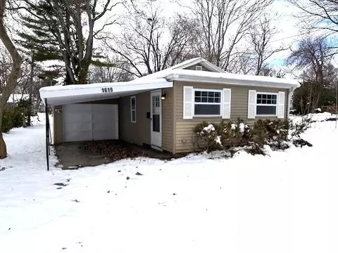1619 Elmwood St, Jacksonville, IL 62650