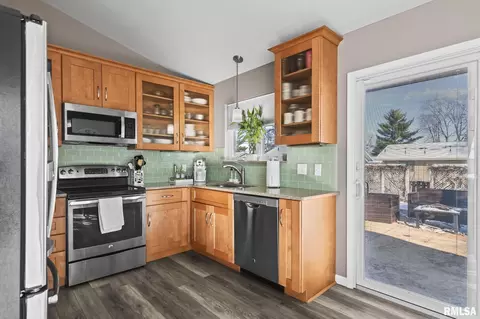 Kitchen - 200 N Durkin Dr, Springfield, IL 62702 photo 1 of 3