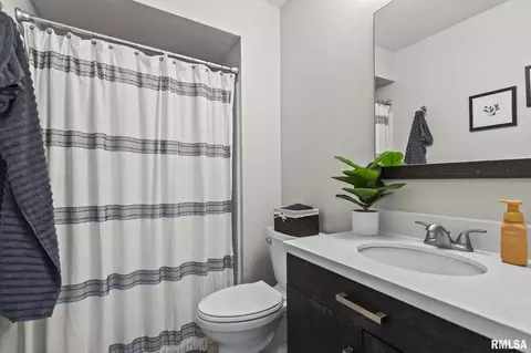Bath - 200 N Durkin Dr, Springfield, IL 62702 photo 1 of 2