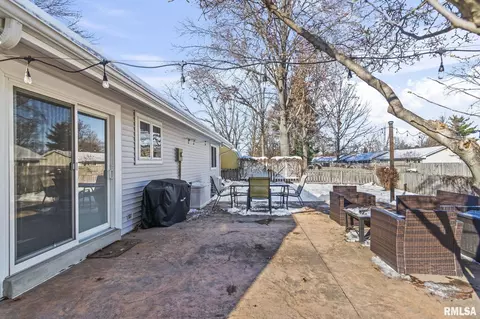Exterior - 200 N Durkin Dr, Springfield, IL 62702 photo 4 of 7