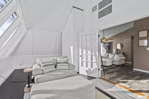 Entry Way - 200 N Durkin Dr, Springfield, IL 62702 photo 1 of 1