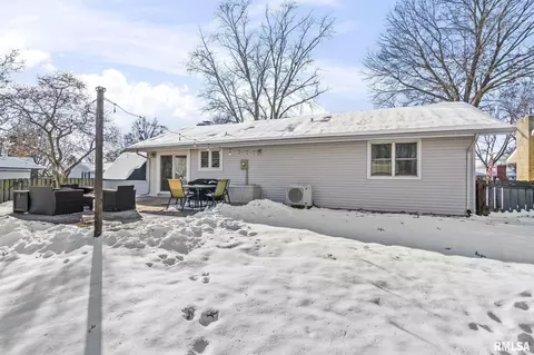Exterior - 200 N Durkin Dr, Springfield, IL 62702 photo 6 of 7