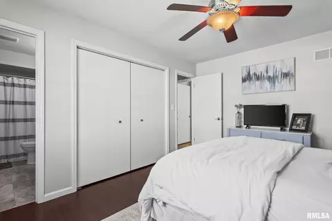 Bedroom - 200 N Durkin Dr, Springfield, IL 62702 photo 3 of 6