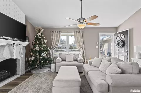 Living - 200 N Durkin Dr, Springfield, IL 62702 photo 1 of 3