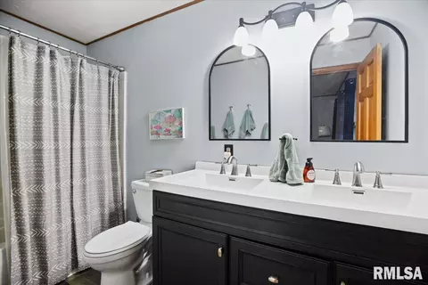 Bath - 3810 Bristlecone Dr, Springfield, IL 62712 photo 1 of 2