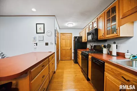 Kitchen - 3810 Bristlecone Dr, Springfield, IL 62712 photo 2 of 2