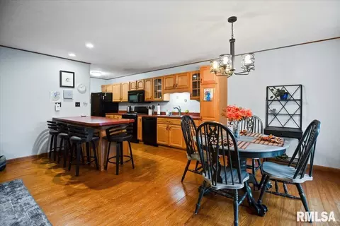 Dining - 3810 Bristlecone Dr, Springfield, IL 62712 photo 1 of 1