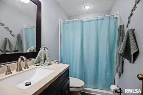 Bath - 3810 Bristlecone Dr, Springfield, IL 62712 photo 2 of 2