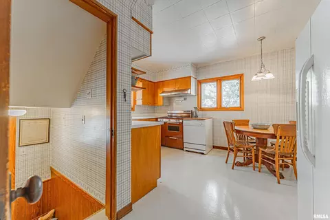 Kitchen - 2125 700th St, Chestnut, IL 62518 photo 4 of 4