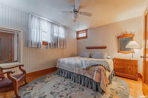 Bedroom - 2125 700th St, Chestnut, IL 62518 photo 4 of 8