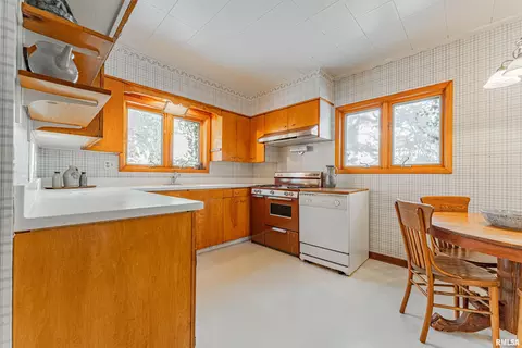 Kitchen - 2125 700th St, Chestnut, IL 62518 photo 2 of 4