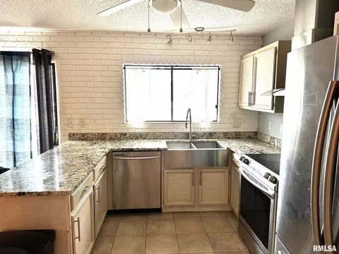 Kitchen - 55 Trailridge Ln, Springfield, IL 62704 photo 2 of 2