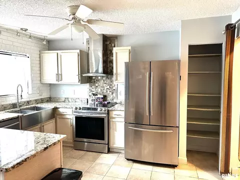 Kitchen - 55 Trailridge Ln, Springfield, IL 62704 photo 1 of 2