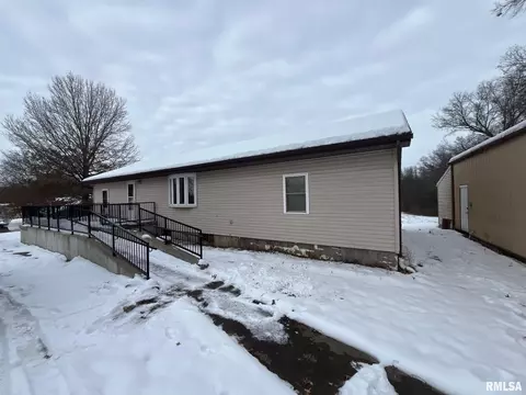 897 E 1320 N Rd, Taylorville, IL 62568