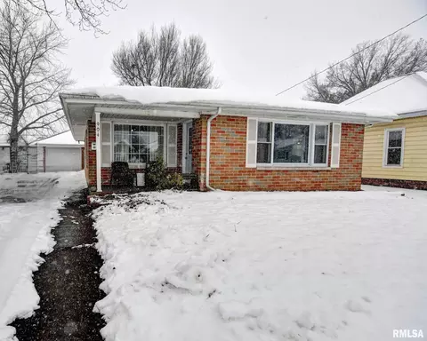 904 W Vandever St, Taylorville, IL 62568