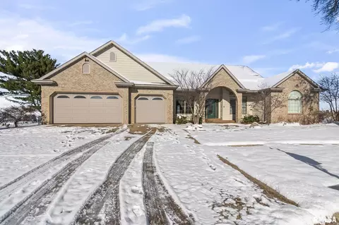 609 E Heights Ave, Taylorville, IL 62568
