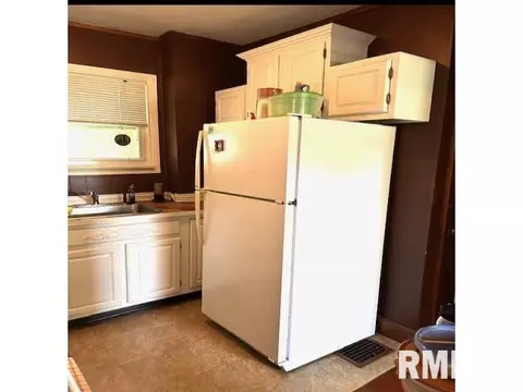 216 N Amos Ave, Springfield, IL 62702 photo 13